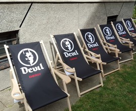 tumbona con reposabrazos