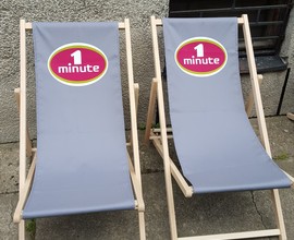 tumbona con logotipo